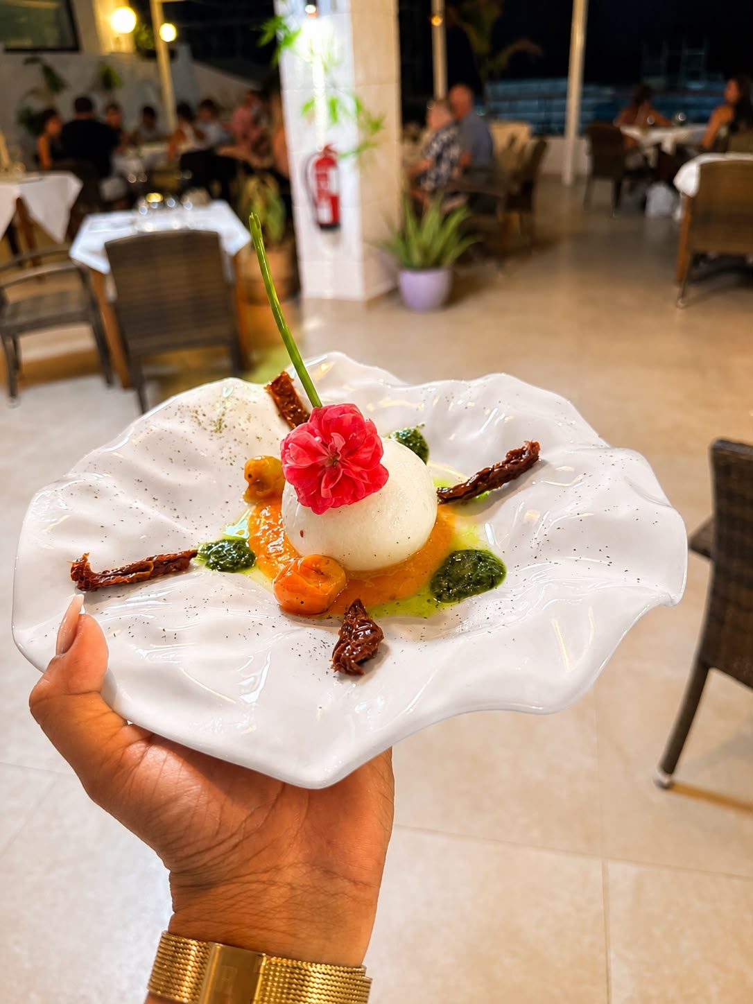 Burrata con tomate confitado — Bellagio Lanzarote